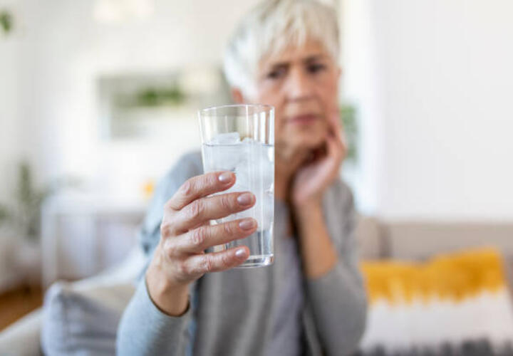 Назван самый опасный напиток для пенсионеров