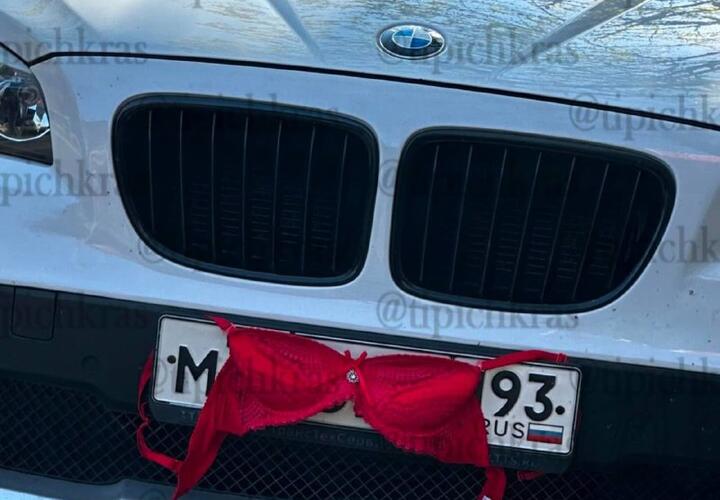 Новый способ маскировки автомобильных номеров заметили в Краснодаре