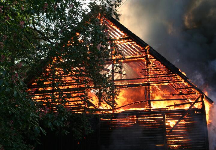 Опять пожар: в Сочи загорелся частный дом