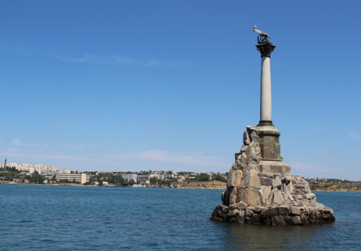 В Севастополе отразили атаку на военный корабль