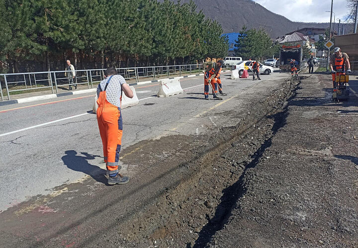 Ремонт дорог и круглосуточные автобусы: в Сочи готовятся к туристическому сезону