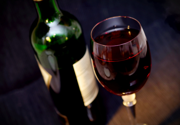 Руководителей и главбуха винной  компании на Кубани по производству вина осудили
