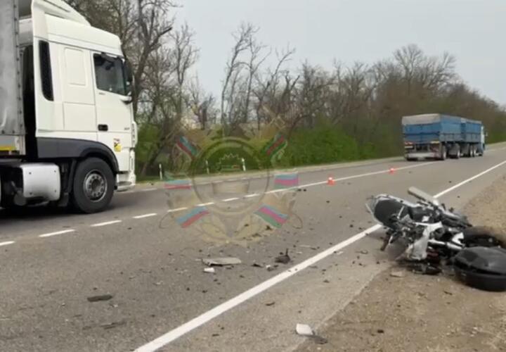 Скорая не успела: мотоциклист погиб в аварии на Кубани