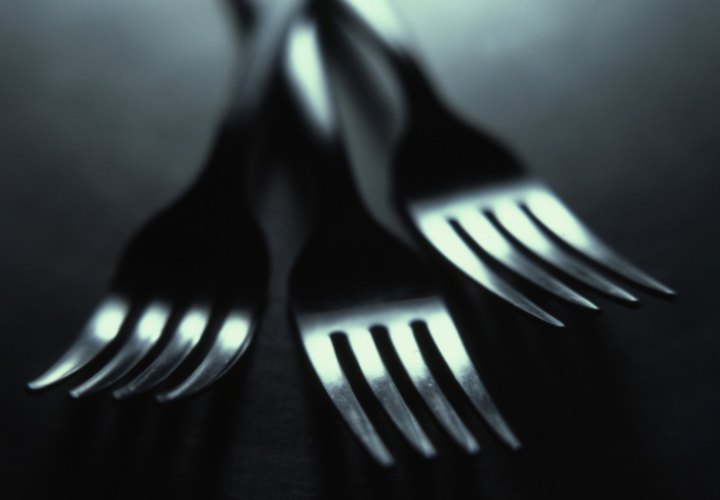 Металлические вилки и ножи уберут из аэропортов и самолетов России