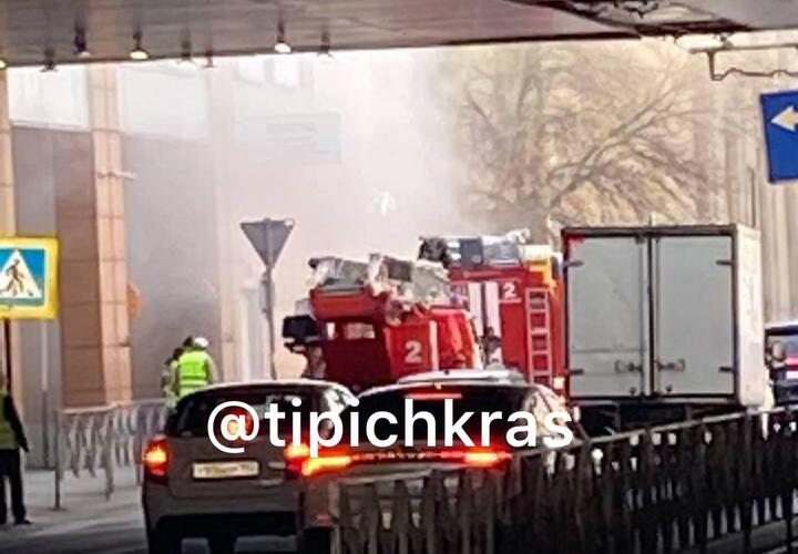 В Краснодаре горит ТЦ «Галерея»