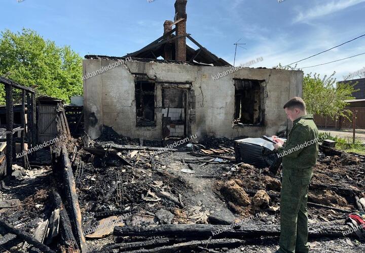 В Краснодаре в результате пожара в доме погибла семья из трех человек