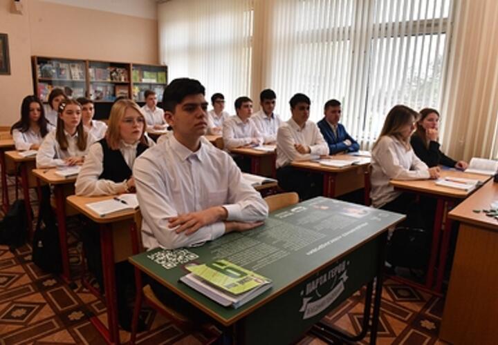 В РФ увеличат число часов на изучение истории в школах