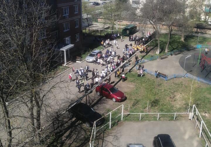 В родительских чатах в станице Динской появились сообщения о минировании двух местных школ