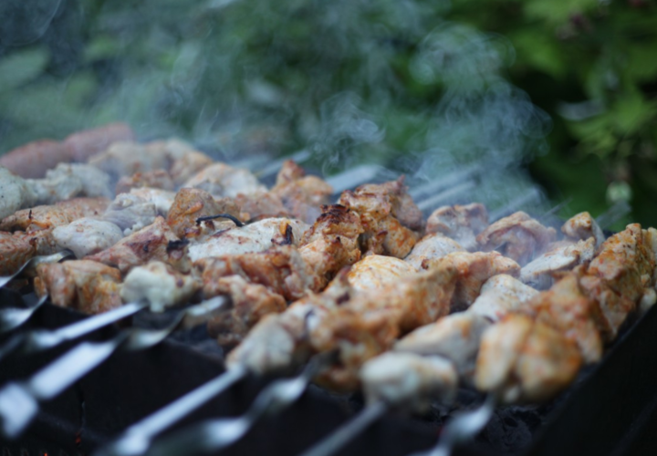 Шашлычный набор подорожал в России, при этом спрос на него упал