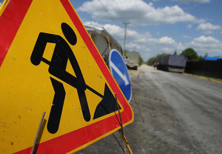 В Славянском районе Краснодара из-за разрушения асфальта ограничат движение