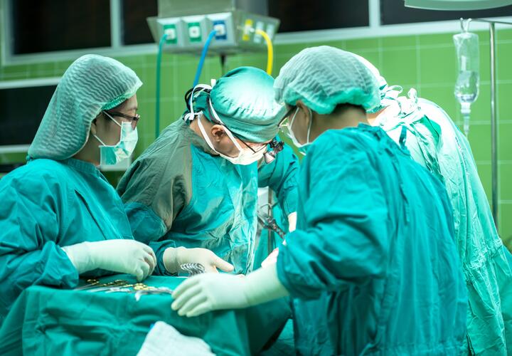Женщина умерла после операции по подтяжке живота в московской клинике