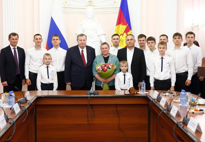 11 сыновей: жительнице Усть-Лабинского района Кубани присвоили орден «Мать-героиня»