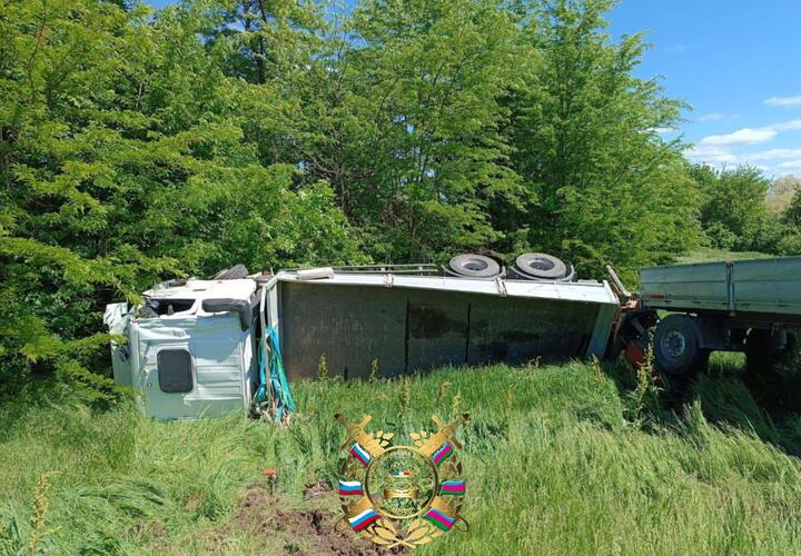 41-летний водитель фургона погиб в столкновении с КамАЗом на Кубани