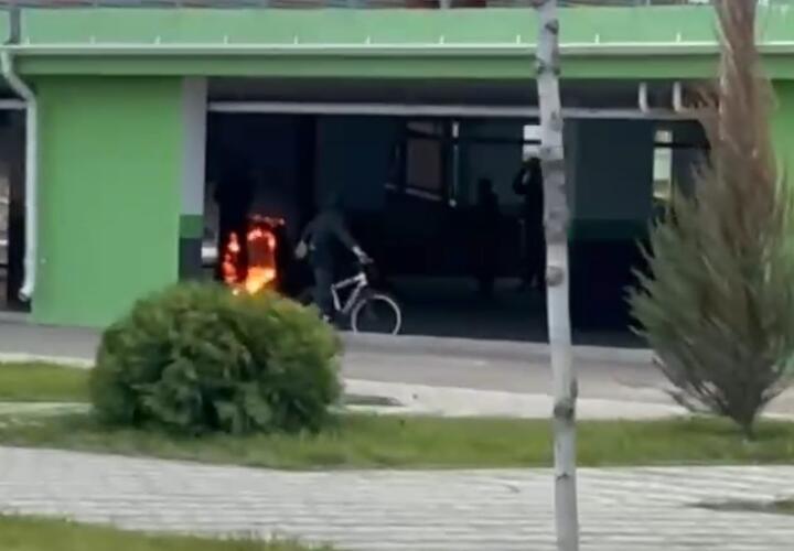 Дети развели костёр на крытой парковке в Краснодаре