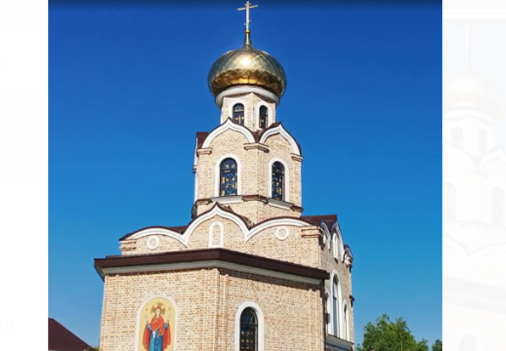 На облицовку фасада использовали старинный кирпич времен царской империи