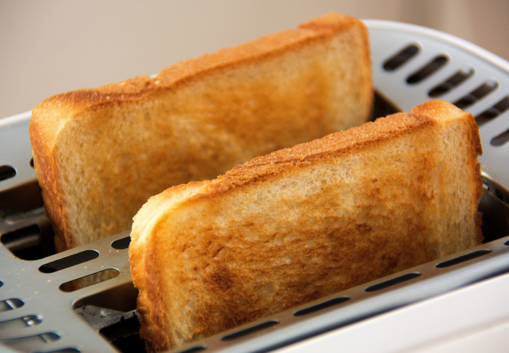 Только что приготовленная выпечка трудно переваривается в желудке и вызывает изжогу