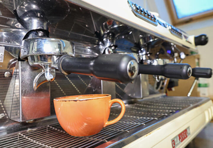 Полицейского в Британии подстрелили из арбалета, на Курилах случилось землетрясение: что произошло, пока вы спали