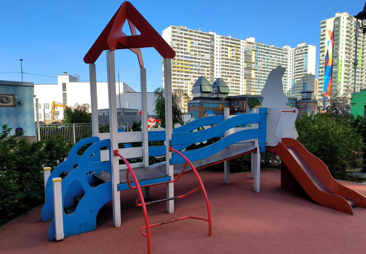 Полиция задержала мужчину, обидевшего ребёнка на детской площадке в Сочи