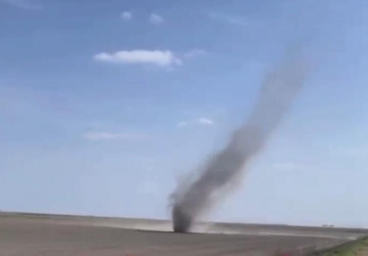 Смерч в поле напугал жителей Красноармейского района Кубани 