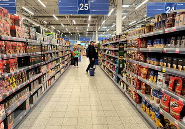 Средства интимной гигиены и шоколадные яйца хотели украсть двое мужчин в Краснодаре