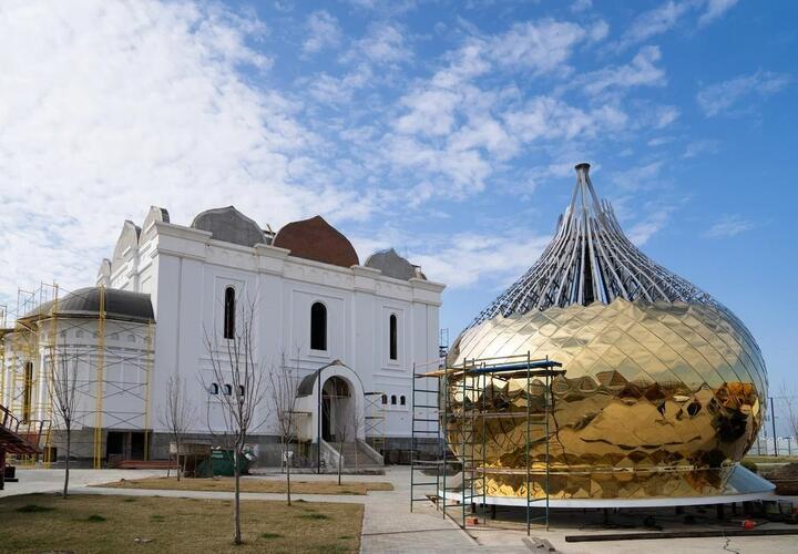 Белокаменное строение возводят вблизи жилого квартала «Белые Росы»