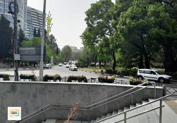 В Сочи в связи с празднованием Дня Победы  на нескольких улицах закроют движение транспорта