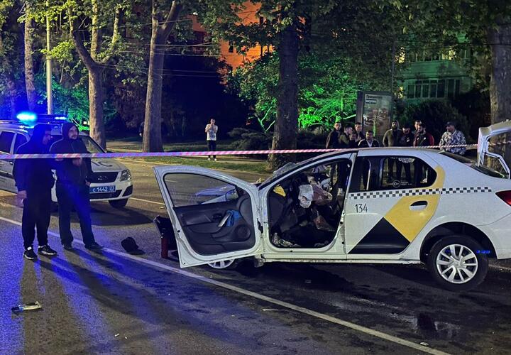 В страшном ДТП в Анапе погиб водитель такси и пострадал маленький ребёнок