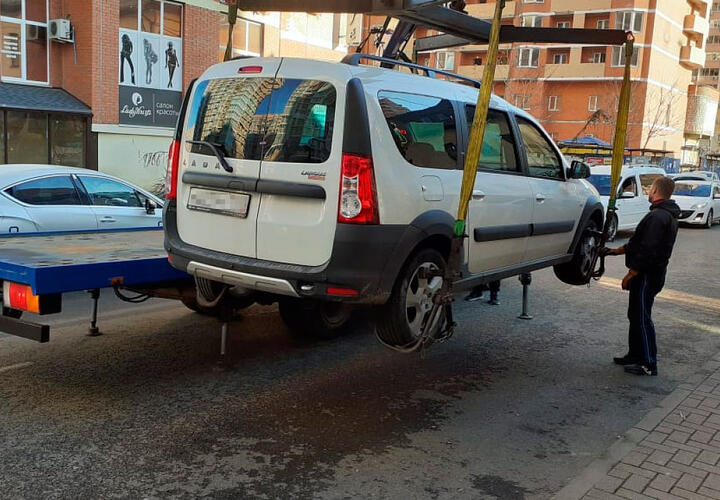 Власти Краснодара подсчитали, сколько автомобилей за 1,5 месяца эвакуировали на штраф-стоянку