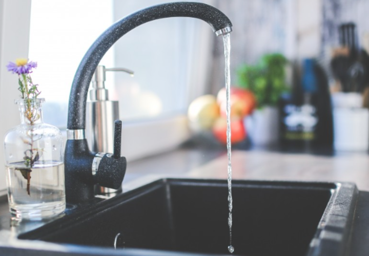 Женщина обивает пороги различных организаций, чтобы добиться справедливости