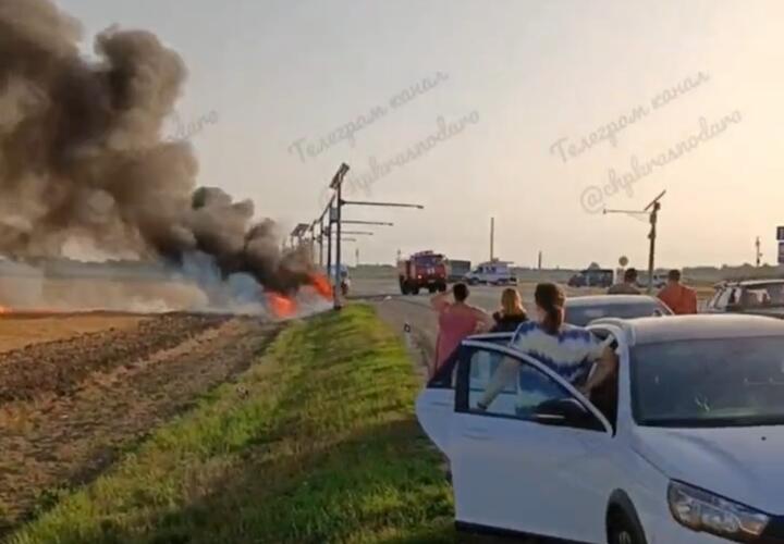 Автомобиль загорелся в результате ДТП на Кубани