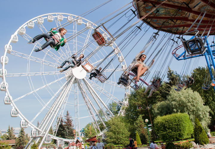 Из-за жары в парках Краснодара пришлось остановить аттракционы