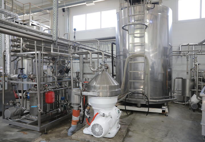 На молкомбинате в Тимашевском районе Кубани запускают новую линию по производству сыров