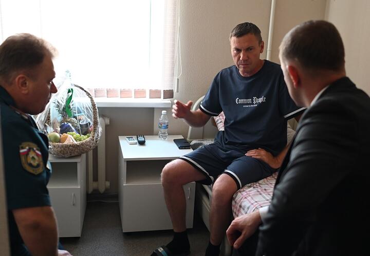 Пострадавшие при налете дронов ВСУ на Краснодар сотрудники МЧС рассчитывают вскоре вернуться на службу