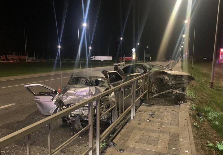 Пять человек, в том числе 10-месячный ребенок, пострадали в аварии на дороге в Краснодарском крае