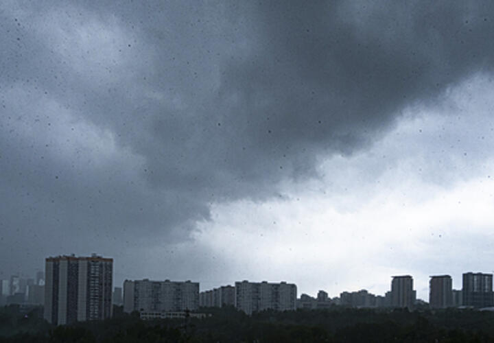 Сильный дождь и опасный ветер: жителей Краснодарского края предупредили об ухудшении погоды