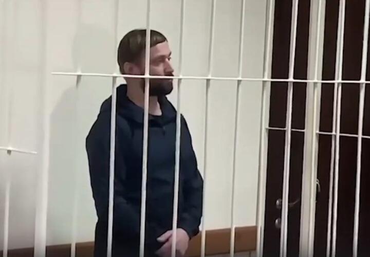 Блогер-сыроед, новорожденный ребенок которого умер от сыроедения, обвиняет во всем его мать