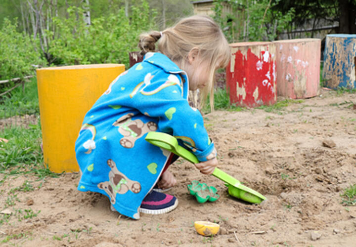 В Краснодаре мать развращала свою дочь и разрешала это делать сожителю