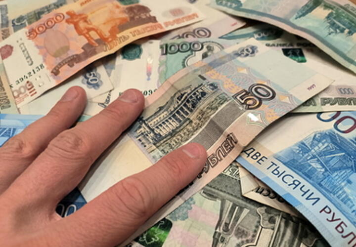 В Щербиновском районе Кубани предприимчивый 45-летний житель повесил более 2 млн кредитов на своих коллег по работе