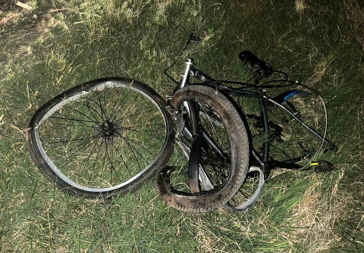 Велосипедист, который лежал на дороге, погиб под колесами авто на Кубани