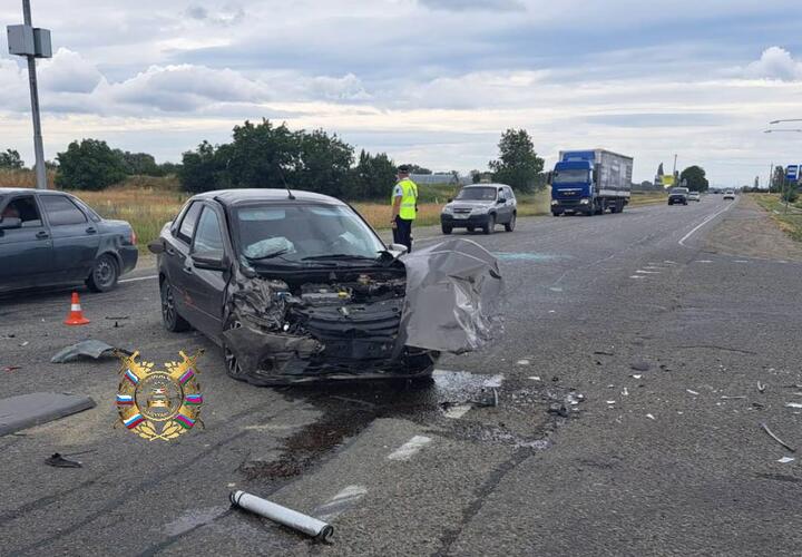 Женщина погибла, еще двое ранены в массовом ДТП в Лабинском районе Кубани