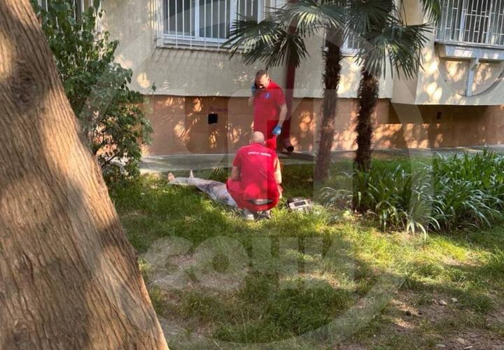 Чинил кондиционер и сорвался: в Сочи погиб мужчина, упав с пятого этажа