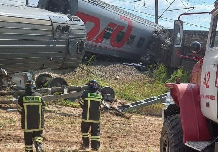 «Это был просто несчастный случай»: жена водителя КАМАЗа, по вине которого с рельсов сошли 9 вагонов поезда «Казань-Адлер», жалуется на угрозы 