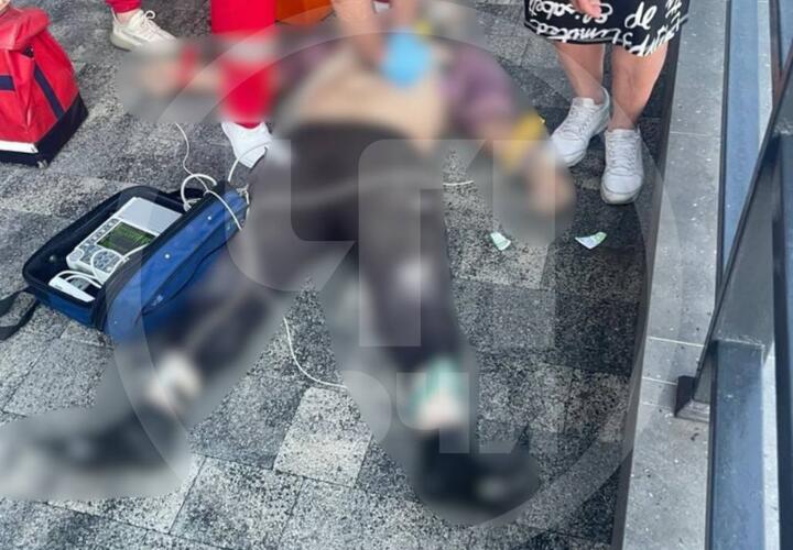 На Приморской набережной Сочи мужчина внезапно упал и умер