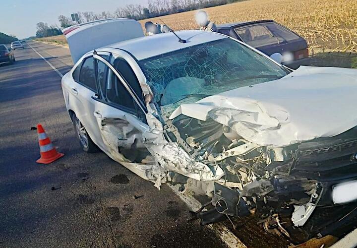 Один человек погиб и трое, включая ребёнка, серьёзно пострадали в жёстком ДТП на Кубани