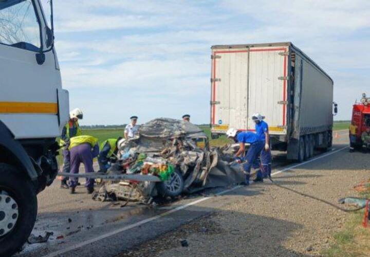 «Опознали только по номеру прав»: появились подробности чудовищной аварии с пятью погибшими на Кубани