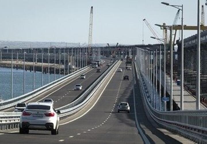 В очереди на Крымский мост со стороны Кубани можно потерять больше 2 часов