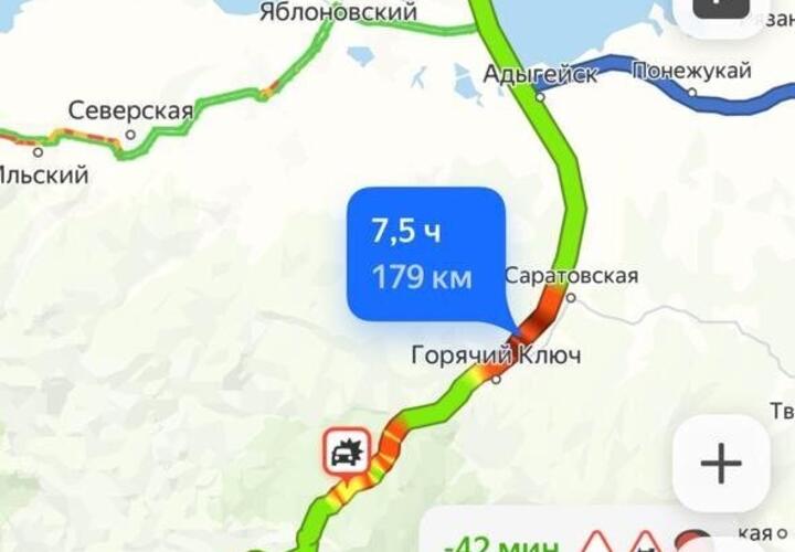 8 часов до моря: на каких трассах Краснодарского края сейчас самая сложная обстановка