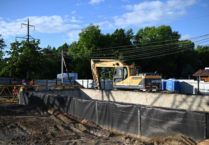 Движение ограничили из-за строительства подземного перехода