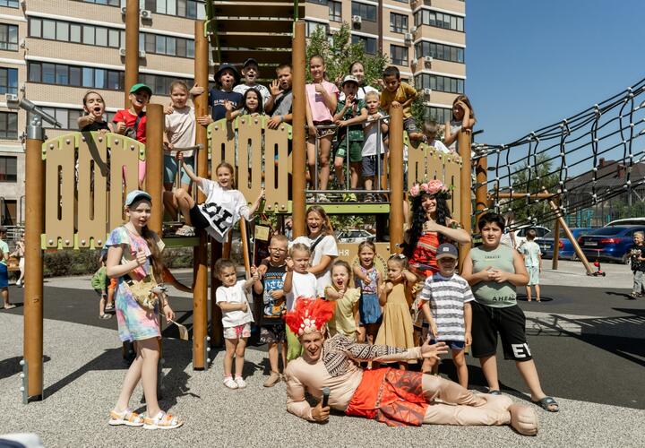 Комфортно и безопасно: в Карасунском округе Краснодара завершили реконструкцию площадок