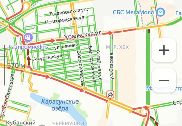 Краснодар больше трех часов утопает в пробках, парализованы почти все основные направления